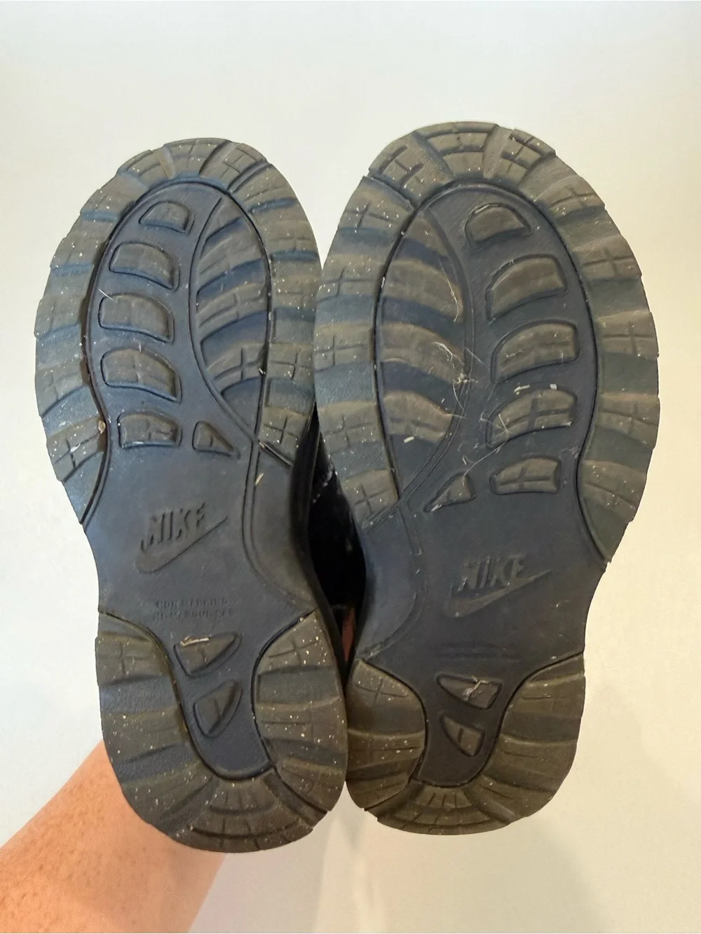 Nike manoa black